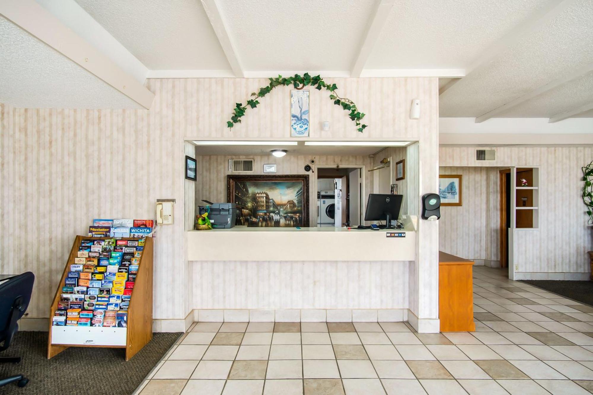 Oyo Hotel Hutchinson West 4Th Ave Eksteriør bilde